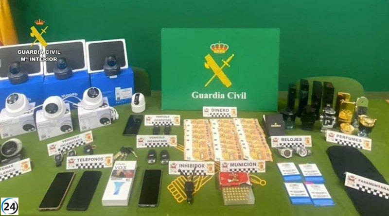 Desmantelan banda en Valladolid que robaba vehículos y se hacía pasar por agentes de policía.