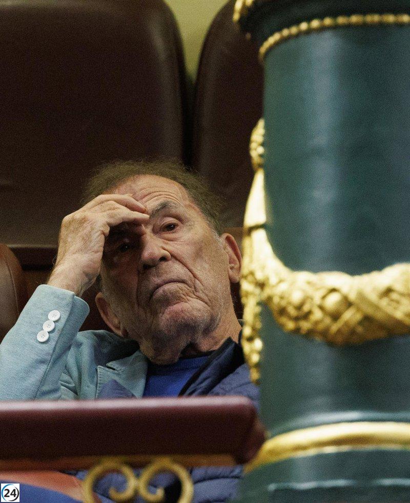 Sánchez Dragó será enterrado en Castilfrío de la Sierra (Soria) este martes.