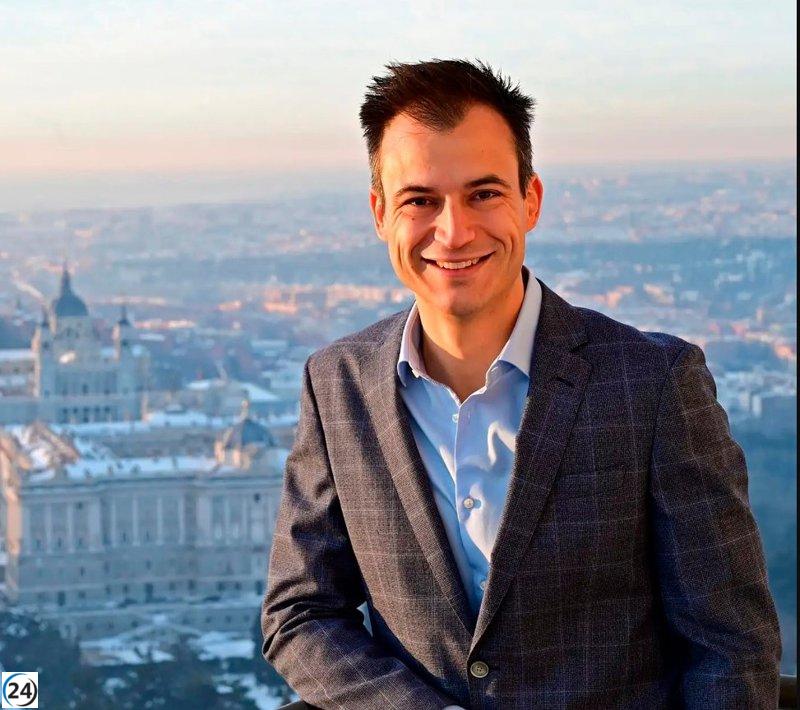 Fundador de Civitatis recibe medalla de honor de la UEMC.