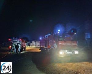 Fuego arrasa instalación avícola en Santovenia de la Valdoncina (León)