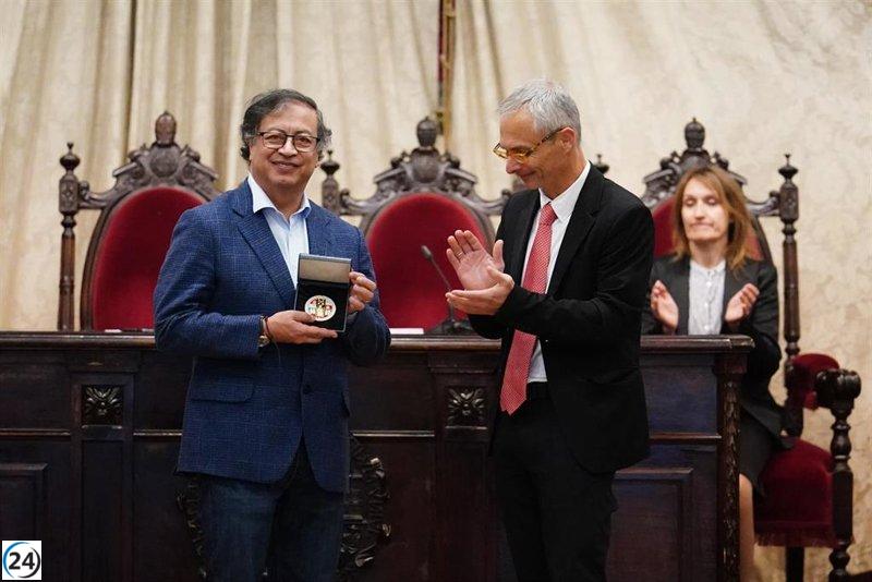 Presidente colombiano recibe Medalla de la Universidad de Salamanca.