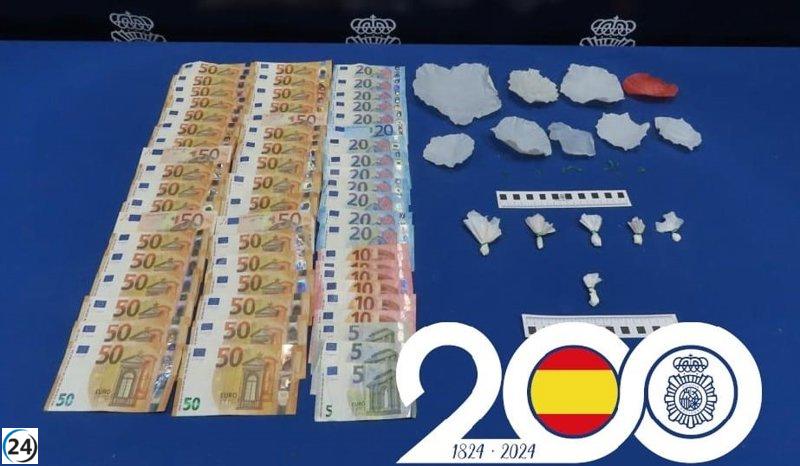 Policía de Valladolid detiene a traficante en bar con drogas en el baño y almacén.