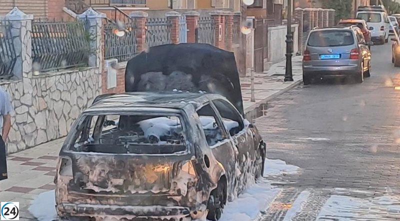 Bomberos de la Diputación de Valladolid apagan incendio de auto en Santovenia de Pisuerga