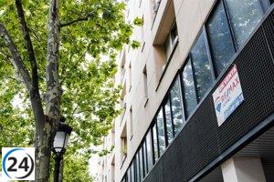 La compraventa de viviendas en junio disminuye un 8,3% y los precios caen un 16,8%