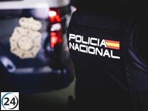 Reincidente es arrestado en León por destrozar puerta de comercio al romper alcantarilla