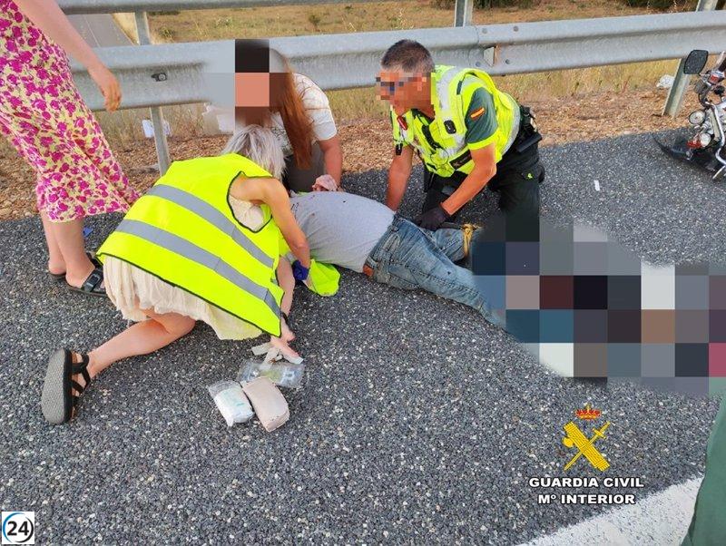 La Guardia Civil salva la vida de un conductor tras amputación de pierna en accidente en León.