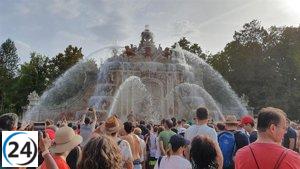 Multitud de individuos gozan de las fuentes de la Granja de San Ildefonso (Segovia).