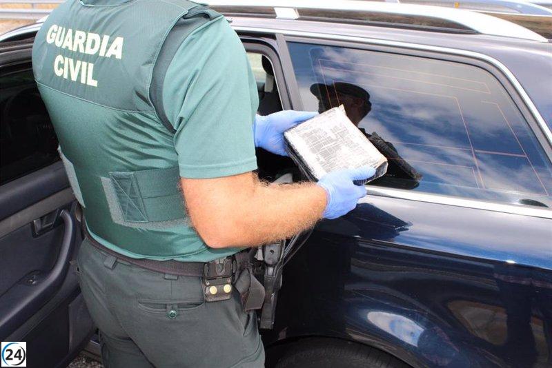 Detenido en Trabadelo (León) con más de un kilo de cocaína escondida en su vehículo.
