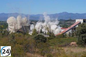 Endesa demuele las estructuras de la central de Compostilla en León.