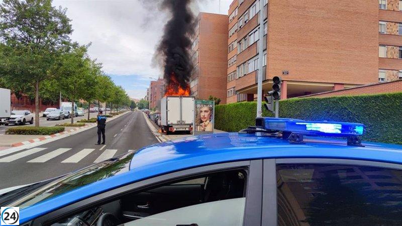 Bomberos de Valladolid apagan incendio en calle Hernando de Acuña