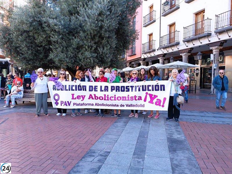 Decenas de ciudadanos exigen la erradicación de la prostitución y la trata en Valladolid.