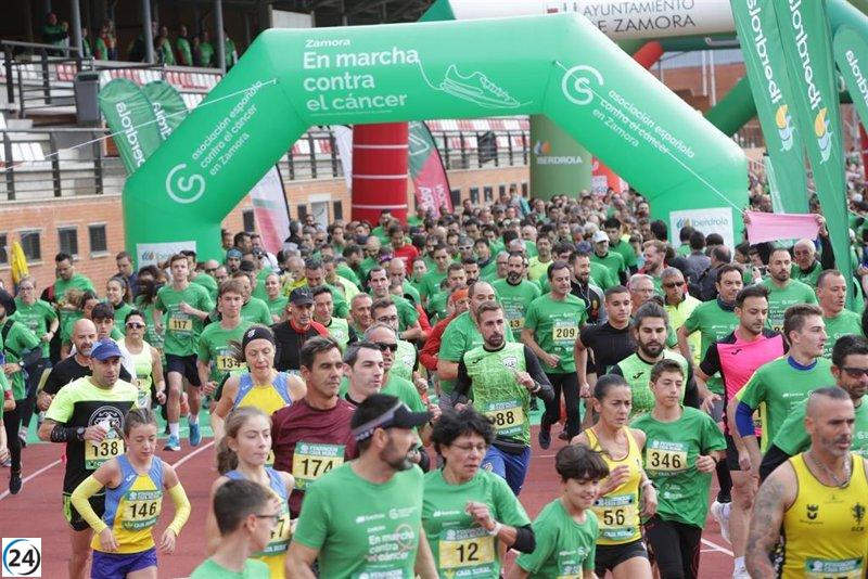 Miles de personas convierten a Zamora en un mar verde durante la XV Carrera Mucho x Vivir 2023.