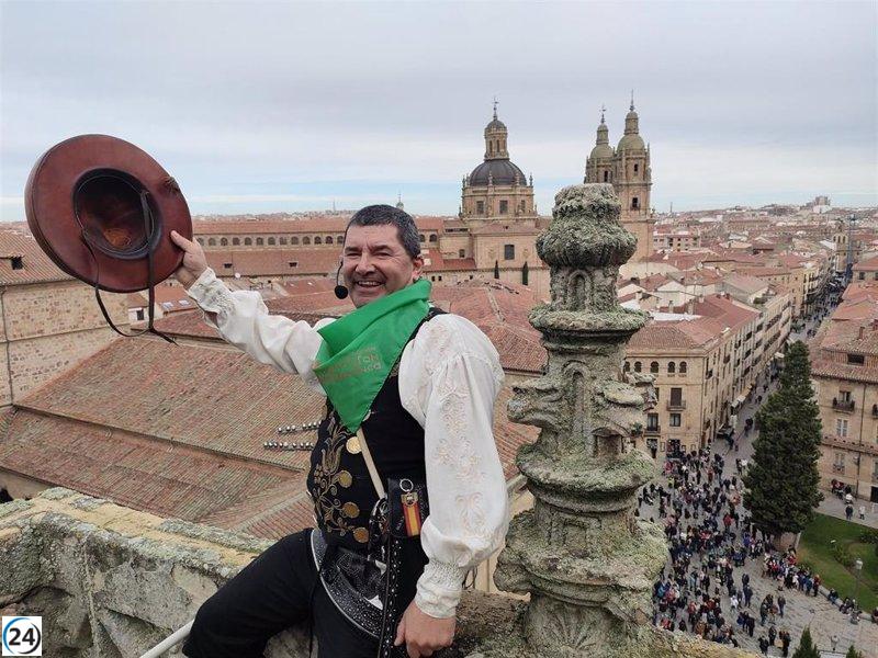'Vergonzoso acto de profanación: 'El Mariquelo' se burla desde lo más alto de la Catedral de Salamanca'