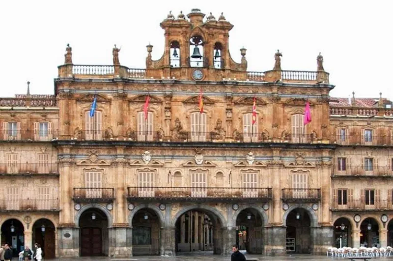 Sumérgete en la historia ancestral en la Ciudad Vieja de Salamanca